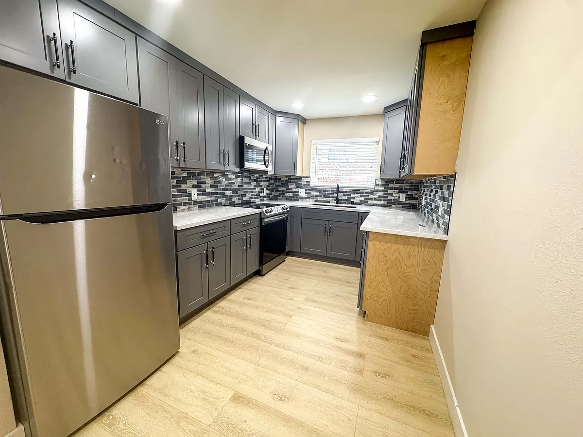 Building Photo - 670 N 4th St #3