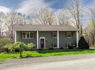 201 Macintosh Dr, Carbondale, PA 18407