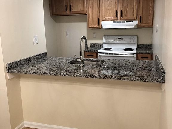 Cozy kitchen with new granite countertops and new appliances (delivery week of 10/19!)
