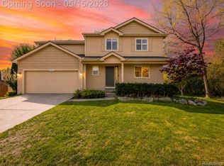 6655 Wedgewood Ct, Waterford, MI 48327