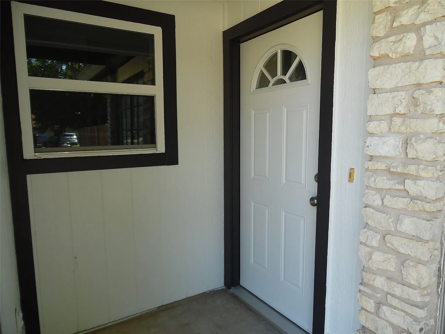 2 bed, 1.0 bath, 1643 sqft, $1,349 — Photo 3