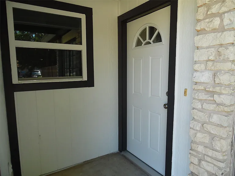 7400 Dixie Dr #B — Photo 3