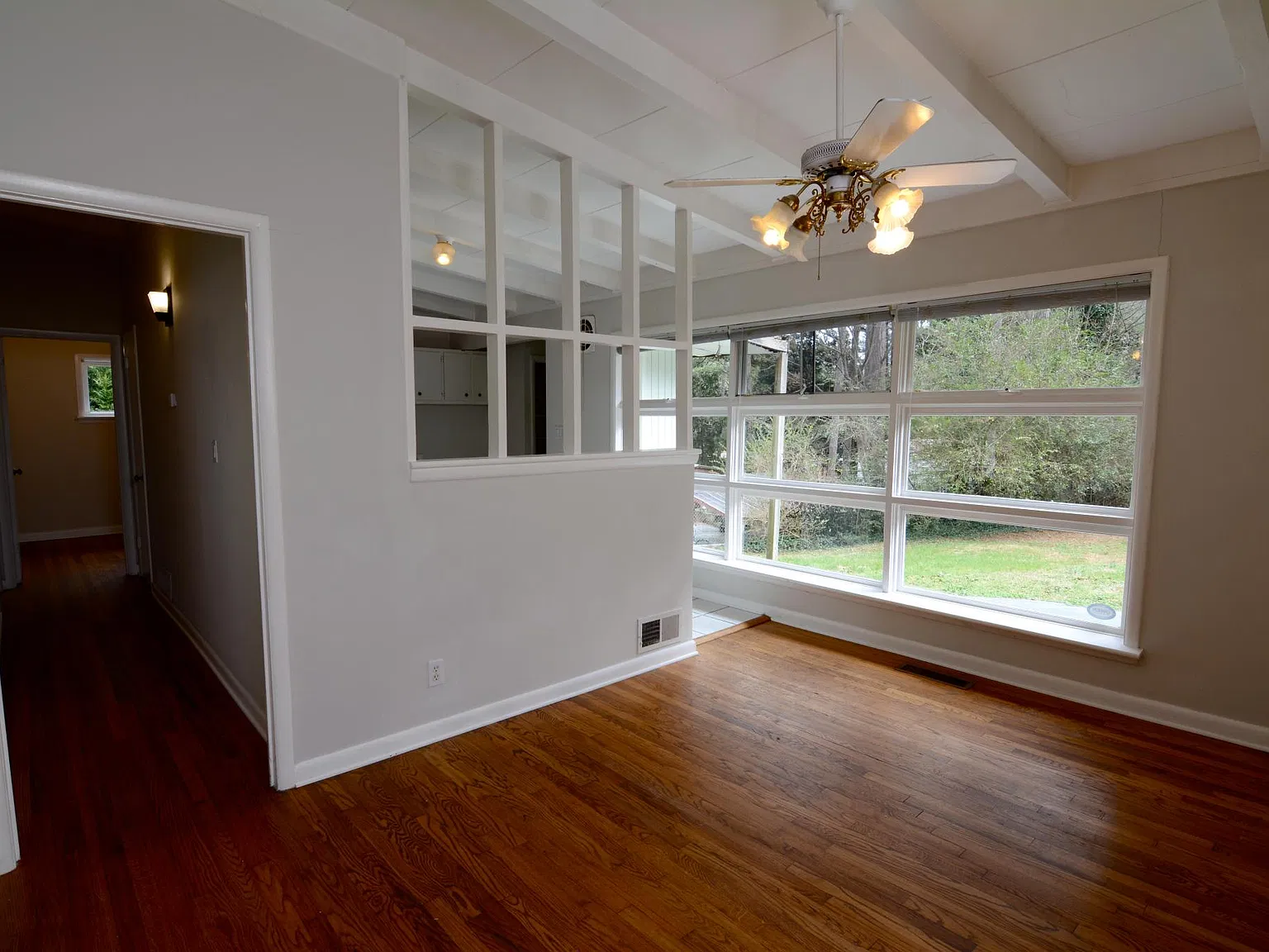 1094 Baker Ln — Photo 3