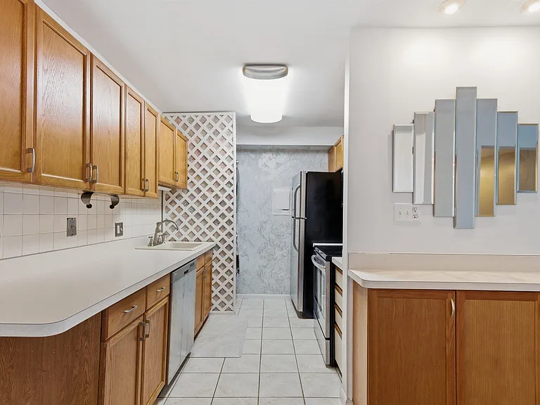 1235 S Maple Rd #201 — Photo 12