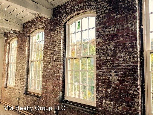 2nd image of 1250 Simon Blvd