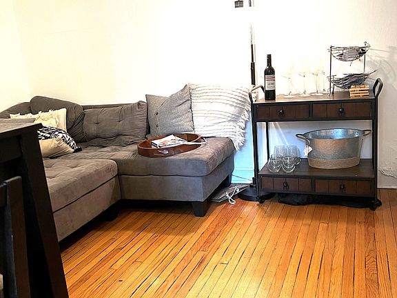 4th image of 1353 N State Pkwy APT 4C
