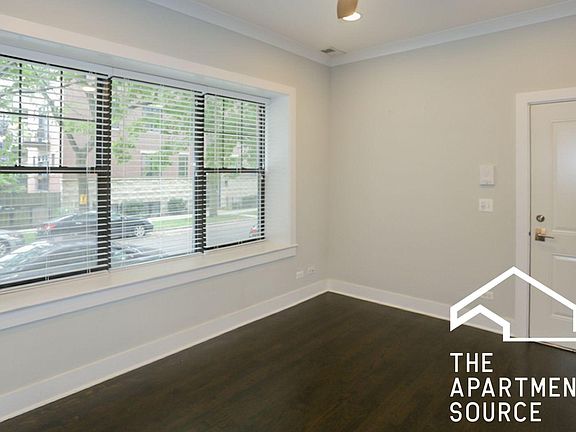 3rd image of 1942 W Nelson St #1E