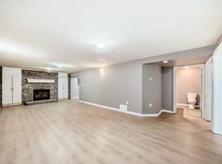 207 Homestead Cres NW #1B, Edmonton, AB T5A2Y2