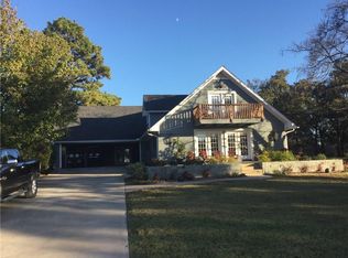 925 Kiowa Dr E, Lake Kiowa, TX 76240