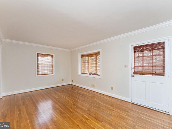 4th image of 1609 Brisbane St