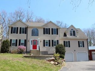 26 Plumbley Rd, Upton, MA 01568