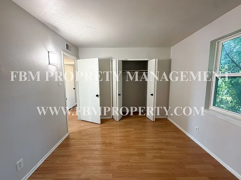 518 N Rogers St #202 — Photo 18
