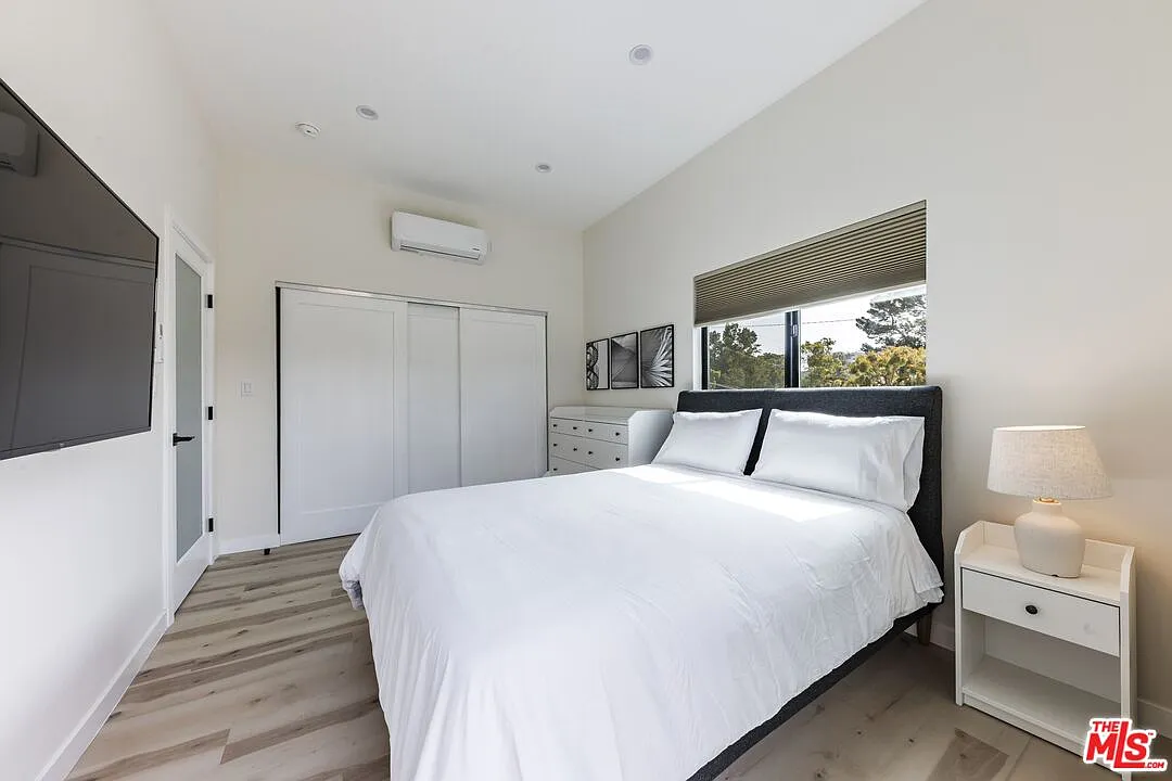 2 bed, 1200 sqft, $4,750 — Photo 2