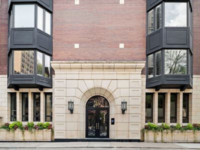 39 E Schiller St APT 4W, Chicago, IL, 60610