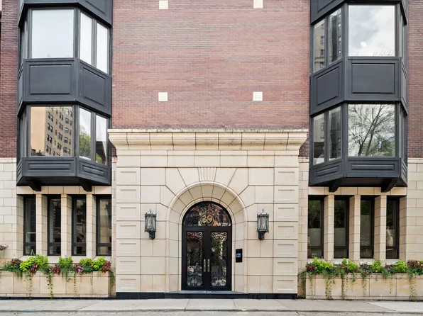 39 E Schiller St APT 4W, Chicago, IL 60610