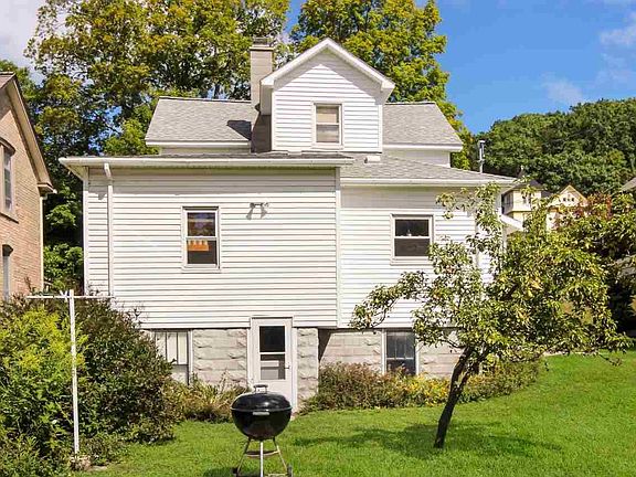 4th image of 204 Leelanau Ave