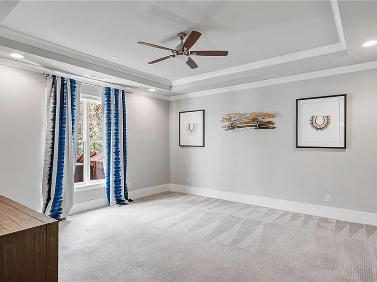 5265 Peachtree Dunwoody Rd — Photo 39
