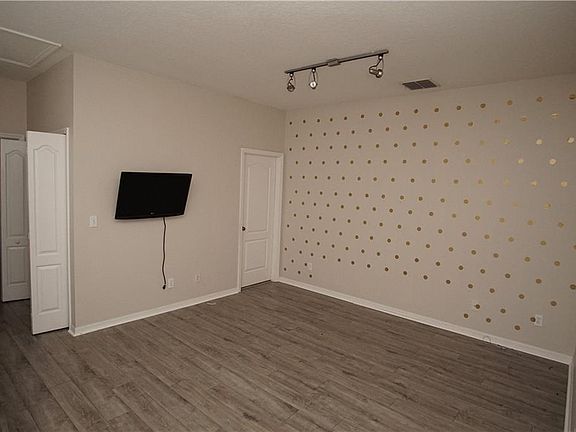 5th image of 10743 Savannah Wood Dr