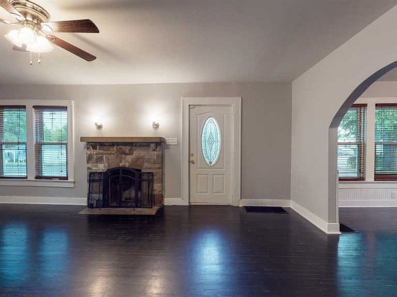 3rd image of 415 Dupont Ave
