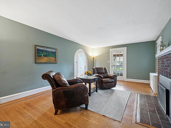4th image of 921 Cornell Ave