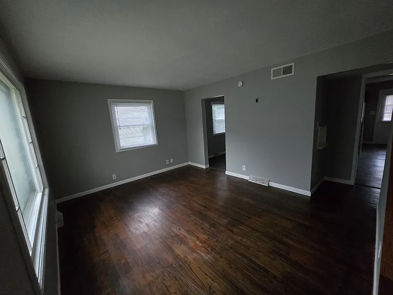 912 Birchwood Ave — Photo 2