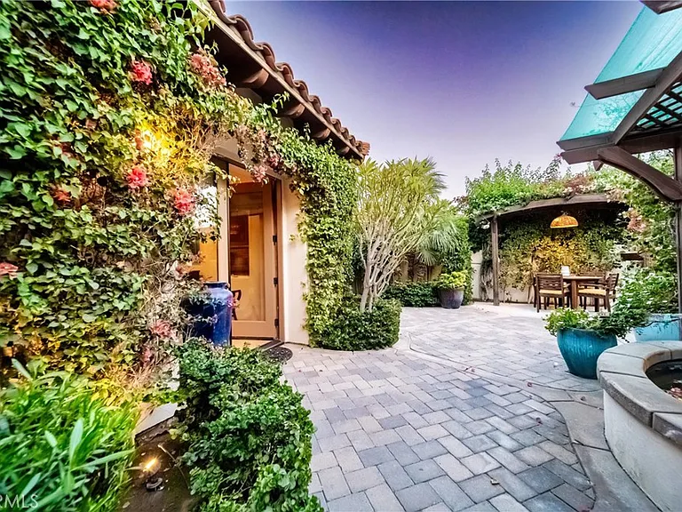 56705 Village Dr — Photo 42