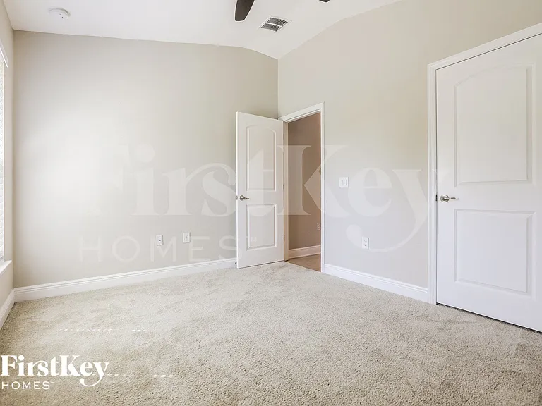 446 Xingu Ct — Photo 13