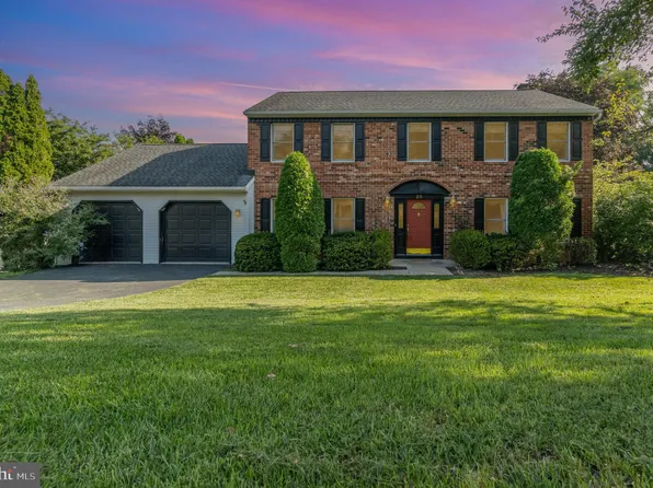 25 Estates Dr, Reading, PA 19606