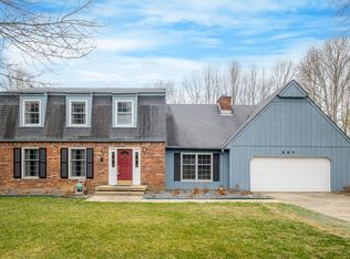 980 Countryside Ln, Columbus, IN 47201
