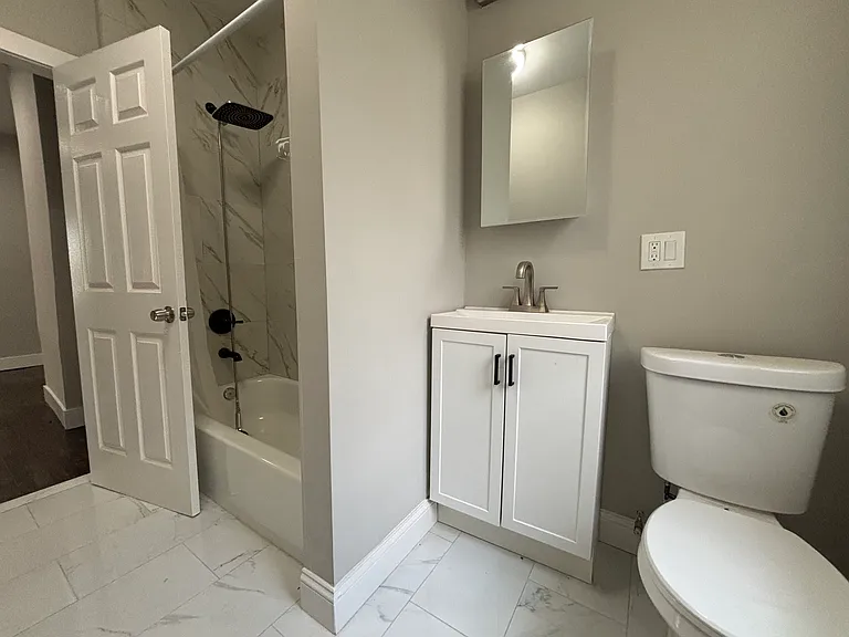 1561 Chapel St #5 — Photo 3