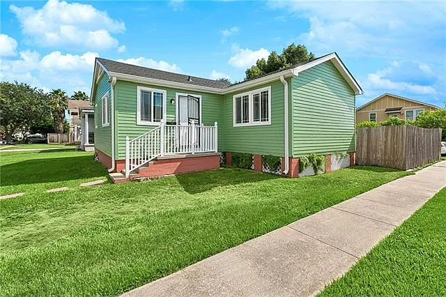 6001 Warrington Dr — Photo 2