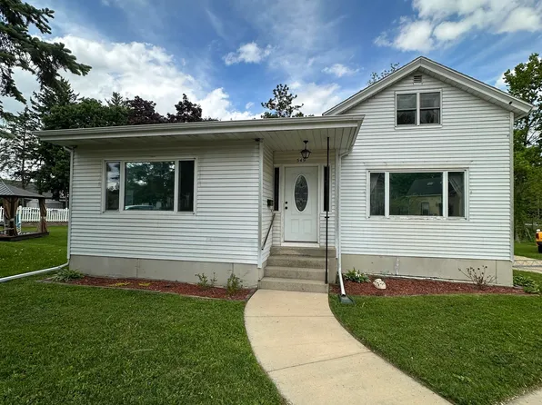 549 Manning St, Columbus, WI 53925