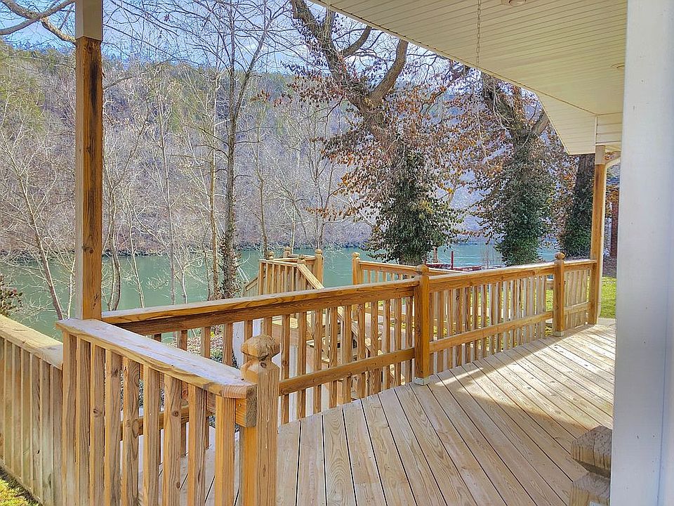Lakefront & remodeled!