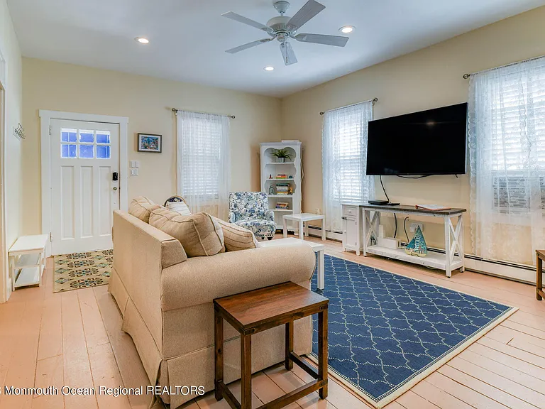 18 Abbott Ave #MAIN HOUSE — Photo 11