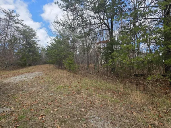 523 Lakeview Dr, Crossville, TN 38558