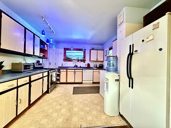 3rd image of 24 Leona Ln
