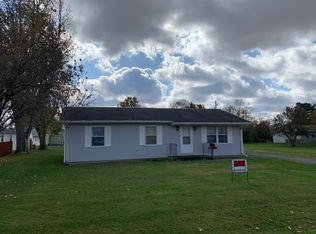 404 W Elm St, Le Roy, IL 61752