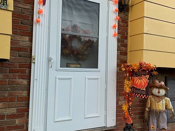 2nd image of 326 Charles St