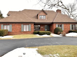 2840 Meadowside Ct, Brookfield, WI 53005