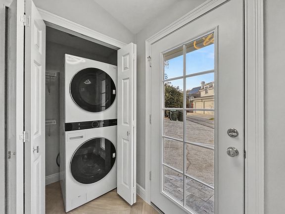 3rd image of 415 Arbor Ct #B