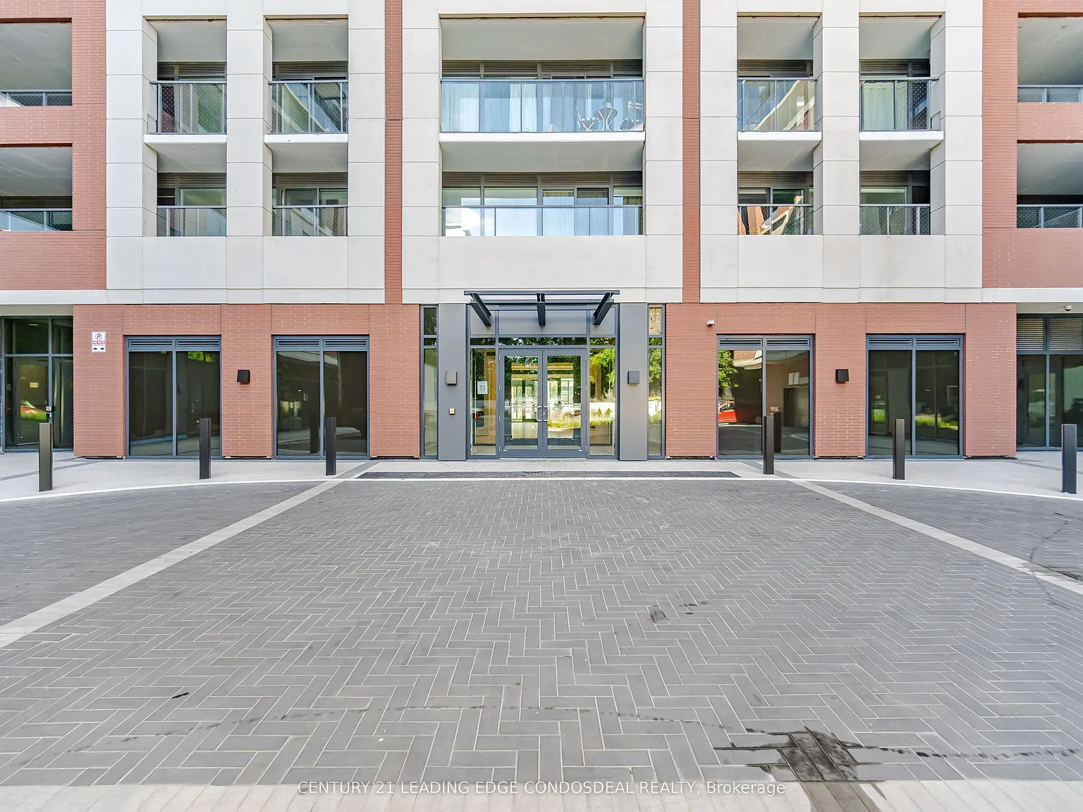 Notting Hill Condos — Photo 3