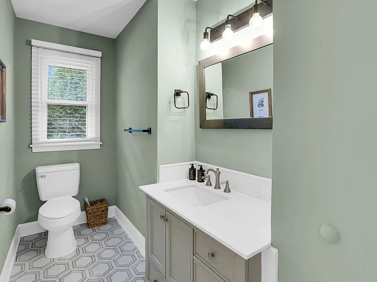 9 Hillyer Dr — Photo 28