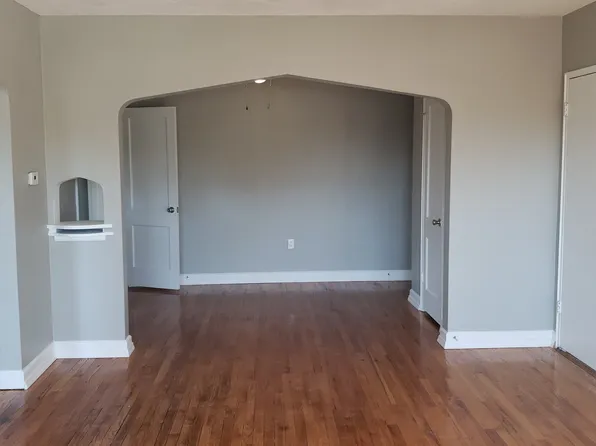 324 8th St, Bettendorf, IA 52722