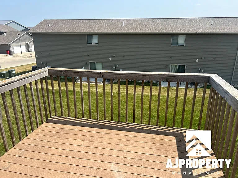 1040 N Main Ave — Photo 18