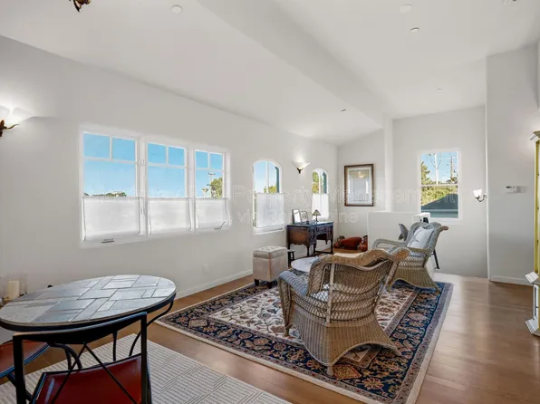 525 Laurel Ave, Pacific Grove, CA 93950