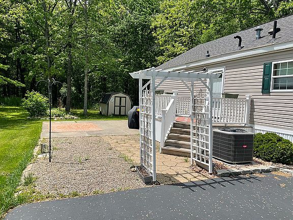 4th image of 132 Anthony Dr