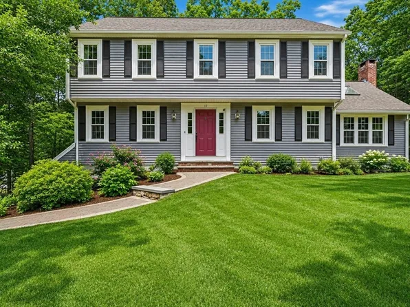 17 Hammer Hook Dr, Hanover, MA 02339