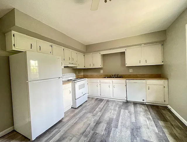 1443 Peachtree Dr — Photo 2
