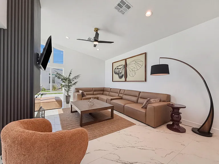 Main House Livin Room