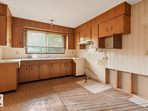 5th image of 69 Garland Cres